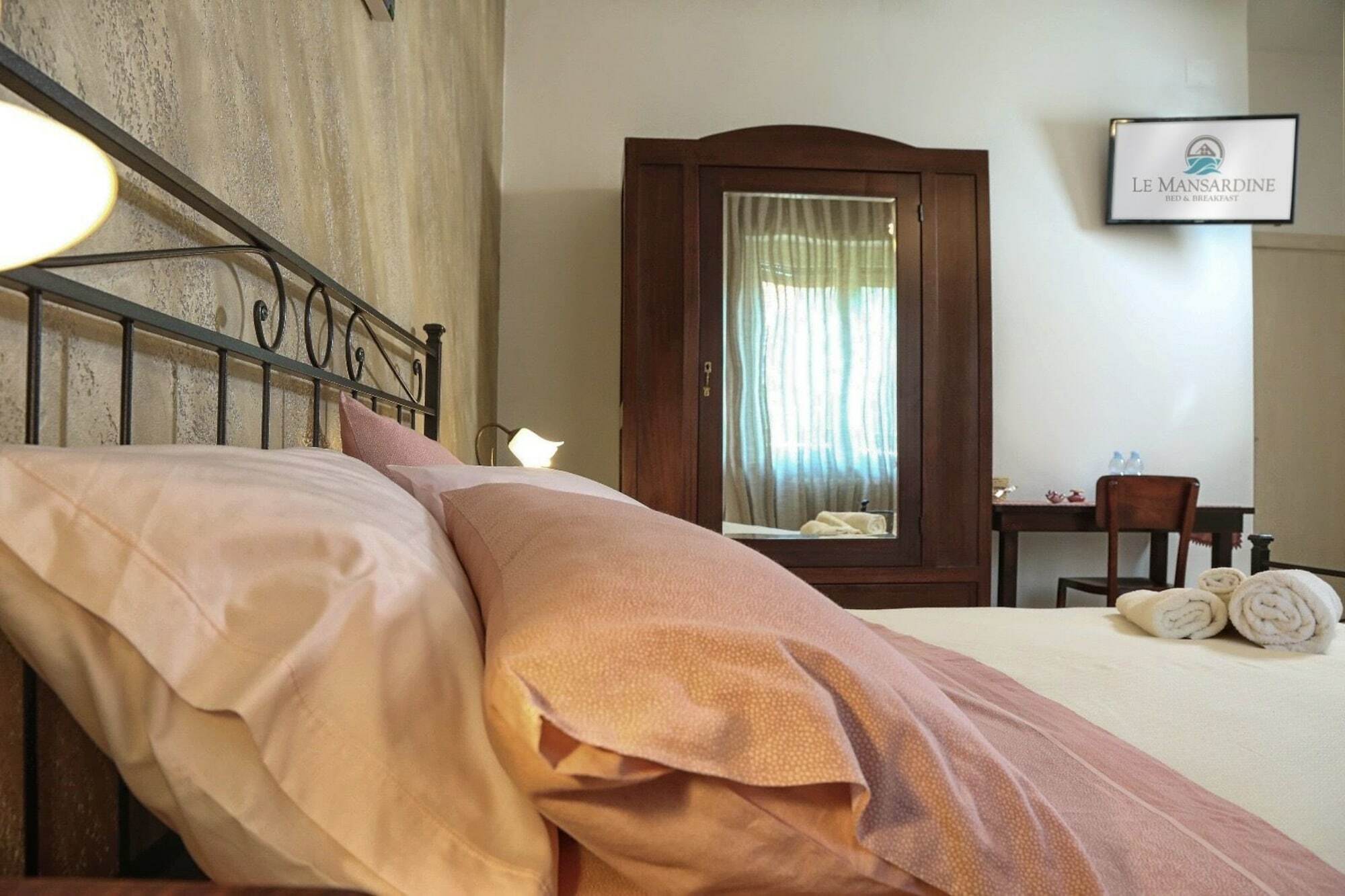 Bed and Breakfast Le Mansardine Васто Экстерьер фото