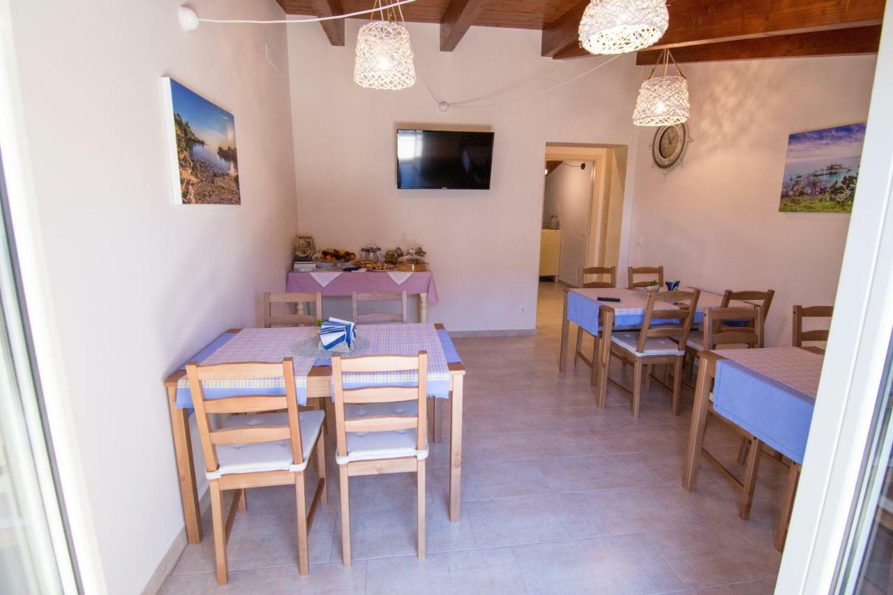 Bed and Breakfast Le Mansardine Васто Экстерьер фото
