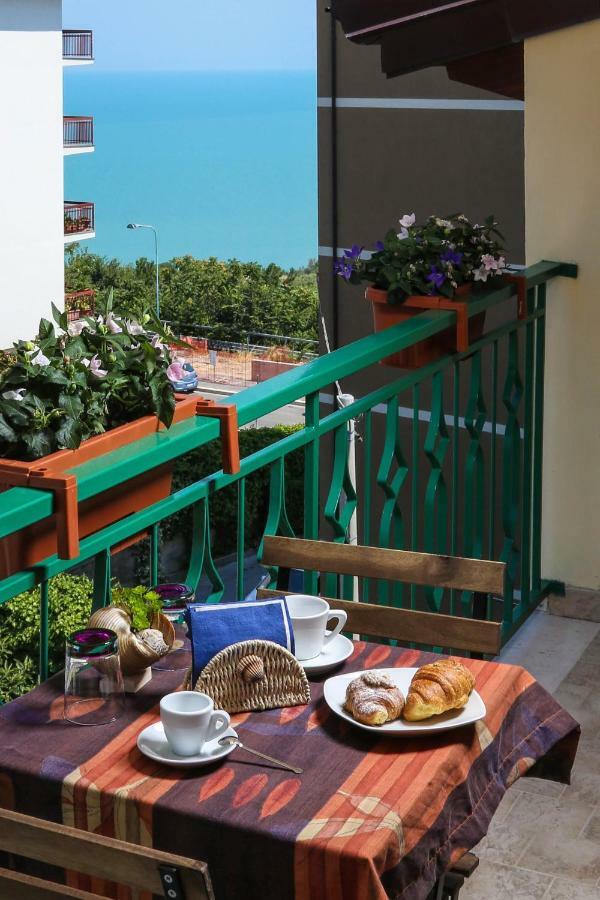 Bed and Breakfast Le Mansardine Васто Экстерьер фото